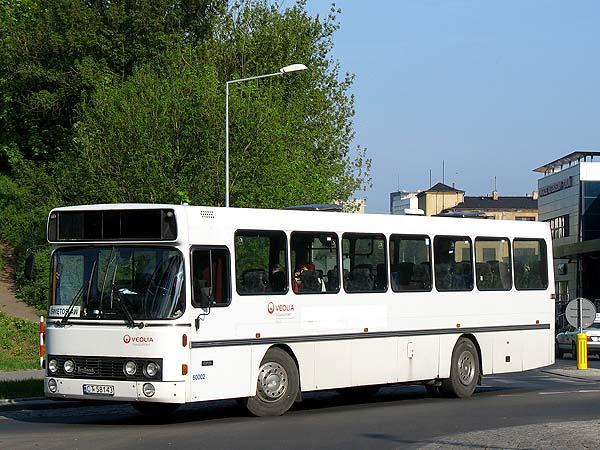 2 z nich są tylko wypożyczone z Veolii Kołobrzeg. i 3,2 m wysokości (rozstaw osi 5850 mm). Jego średnica zawracania wynosi 24 m, a masa własna 17 ton.