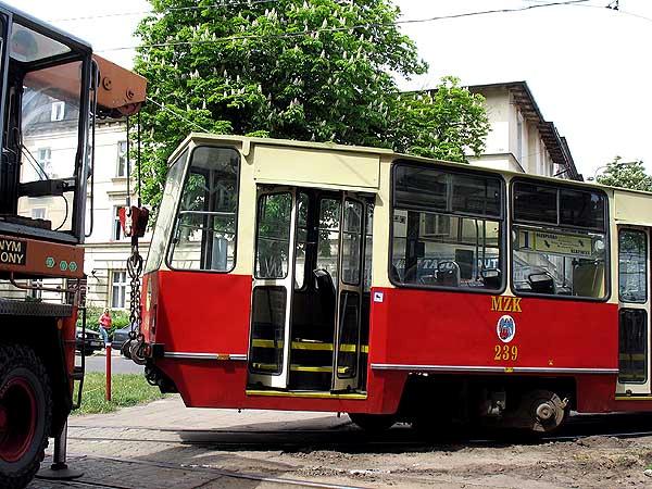 Z pętli do pętli tabor Po czterokrotne wykolejenie na Bydgoskiej Lion sy G dołączą do taboru Po zdarzeniach z 29 stycznia (#270) i 14 marca (#269) w II kwartale 2008 roku doszło do kolejnych 2