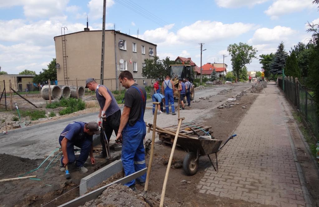 Puszcza Zielonka kompleks leśny położony na północny-wschód od Poznania, poza bogactwem przyrody kryje w sobie historię 12 drewnianych kościółków (w Sławnie, Łagiewnikach Kościelnych, Jabłkowie,