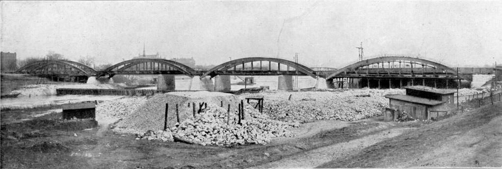 12. Mosty Trzebnickie - most Trzebnicki Północny i most Trzebnicki Południowy, przerzucone są przez Starą Odrę i kanał miejski w północnej części Wrocławia.