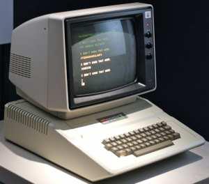Komputery osobiste Pocz atek lat 1970: pierwszy komputer osobisty 1977: