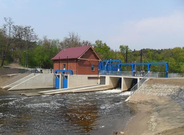 Elektrownia dysponuje mocą 330 kw. Zamontowano w niej dwa hydrozespoły typu RTK 1200 Kaplan - poziomy.