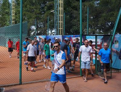 SPORTOWA, A DRUGA TO ROZMOWY, DZIENNIKARZA SPORTO- WEGO Z ZAPROSZONYMI GOŚĆMI