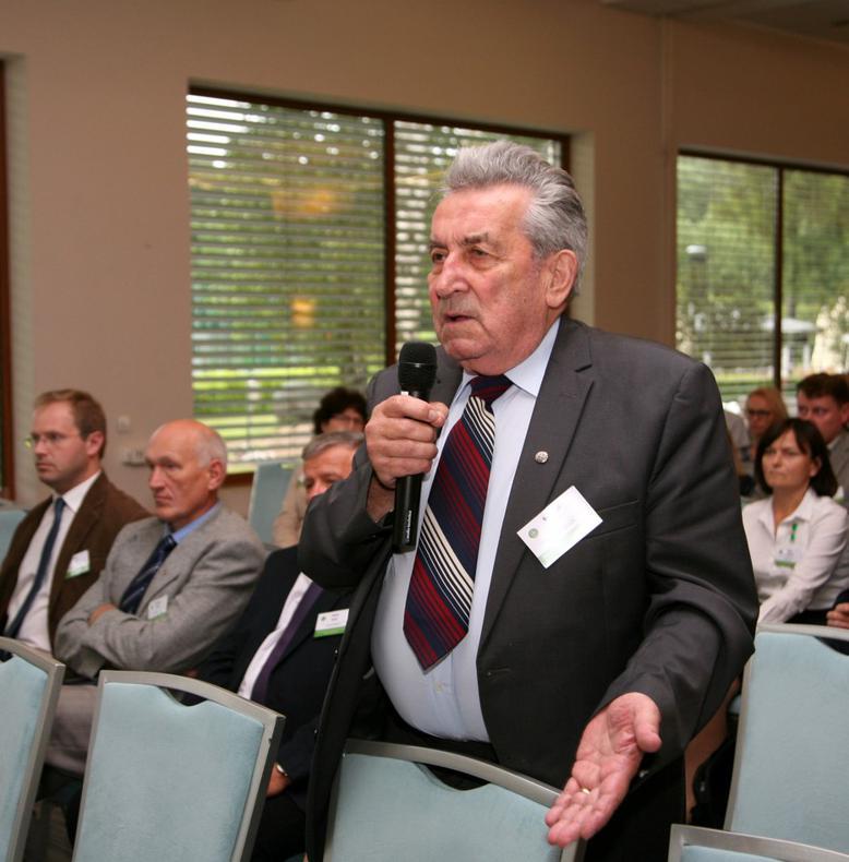 zorganizowania Tygodnia Roboczego FIG 2021 w Krakowie; współuczestnictwo w organizowaniu Międzynarodowych Dni Geodezji;