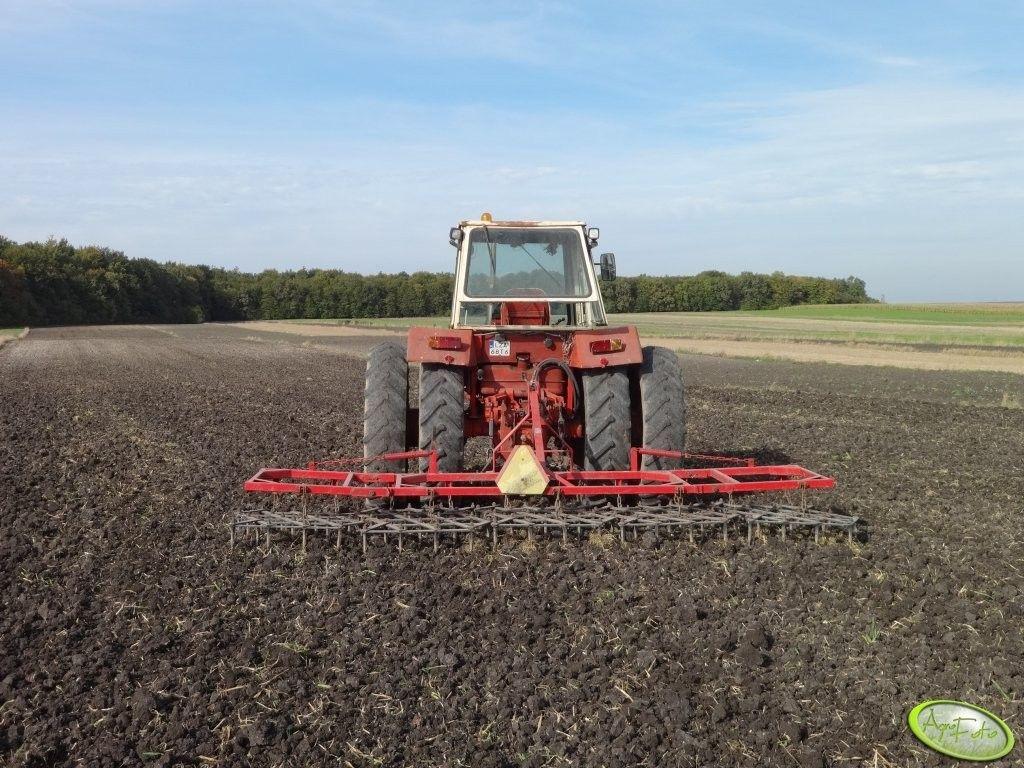 .pl Koła bliźniacze, dzięki znacznej powierzchni przylegania do podłoża, mają lepsze właściwości trakcyjne niż pojedyncze (fot.: AgroFoto.