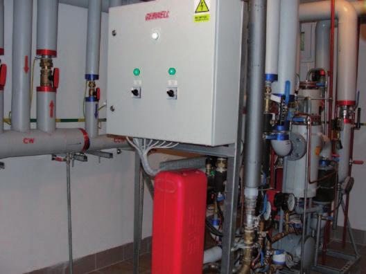 Węzeł cieplny przed remontem w budynku nr 9 przy ulicy Makuszyńskiego. Nowy, wysokoparametrowy węzeł cieplny G-Power firmy GEBWELL sp. z o.o. do systemu ogrzewania i przygotowania ciepłej wody użytkowej dla budynku nr 9 przy ulicy Makuszyńskiego.