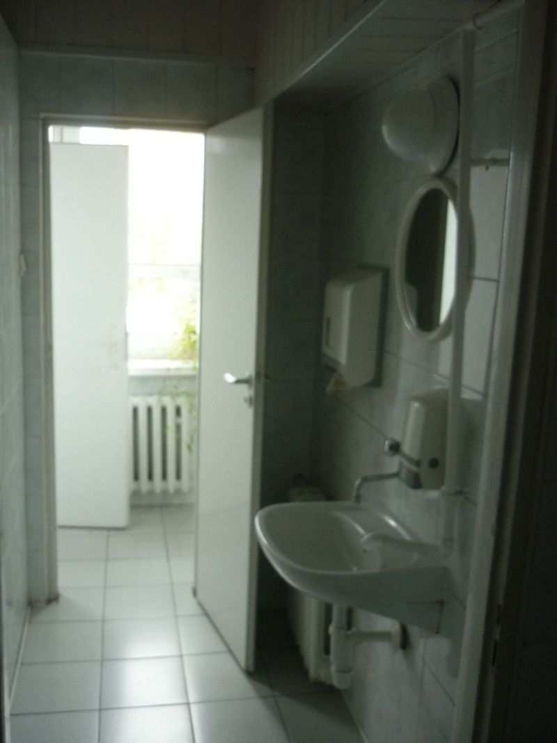 2. Pomieszczenie nr 227 - toaleta 2.7. Instalacje wodno-kanalizacyjne Data : 2011-11-03 Str: 16 2.