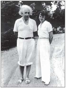 42 FOTON 91, Zima 2005 samego lata odwiedziła Einsteina sławna hollywoodzka aktorka Luise Rainer wraz z mężem, dramatopisarzem Cliffordem Odetsem. Luise Rainer była wówczas czołową gwiazdą filmową.