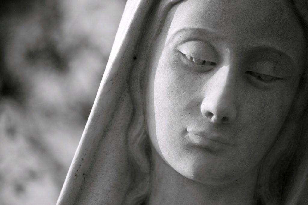 ITENERARIO DE MISAS EN ESPAÑOL: Domingos: 9:00am. El 12 de cada mes misa en honor de Nuestra Senora de Guadalupe en la iglesia de abajo a las 7:30pm.