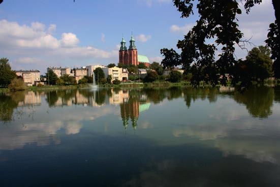 Problem czystości jezior Gniezno leży na Pojezierzu Gnieźnieńskim, w obszarze najuboższym w Polsce w opady. W granicach admini