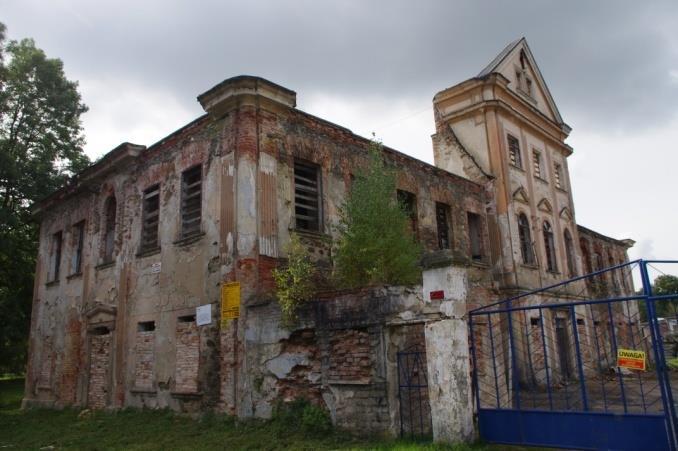 Później Świecie było w posiadaniu różnych rodzin arystokratycznych. Ostatnim był Ernest von Gütschow. Architektura: Zamek posiadał nieregularnie owalny kształt o długości ok 27 m i szerokości 11 m.