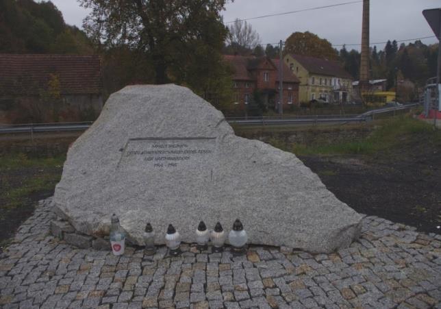 Przyjmuje się, że pierwszy transport liczący 30 mężczyzn trafił do miejscowości 20 kwietnia 1944 roku. Budowę obozu rozpoczęli sami więźniowie.