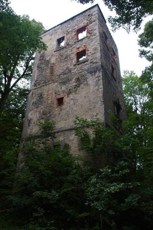 Dziennik Urzędowy Województwa Dolnośląskiego 86 Poz. 27 Wieża Cesarza Wilhelma Historia: Wieżę zwaną Mon Plaisir - Moja Przyjemność wybudował w 1803-1804 roku Adolf Traugott von Gersdorf.