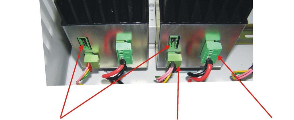 Przykładowy blok wzmacniaczy syreny o mocy 600W : Do przewodów głośnikowych Sterownie z generatora Zasilanie Zalecane przewody głośnikowe: Można stosować kable wielożyłowe, o przekroju minimalnym