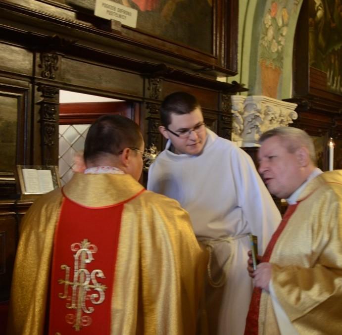 PRZYGOTOWANIE BEZPOŚREDNIE uzgodnienia z głównym celebransem zawsze przed liturgią ceremoniarz powinien porozmawiać z GC przedmiotem