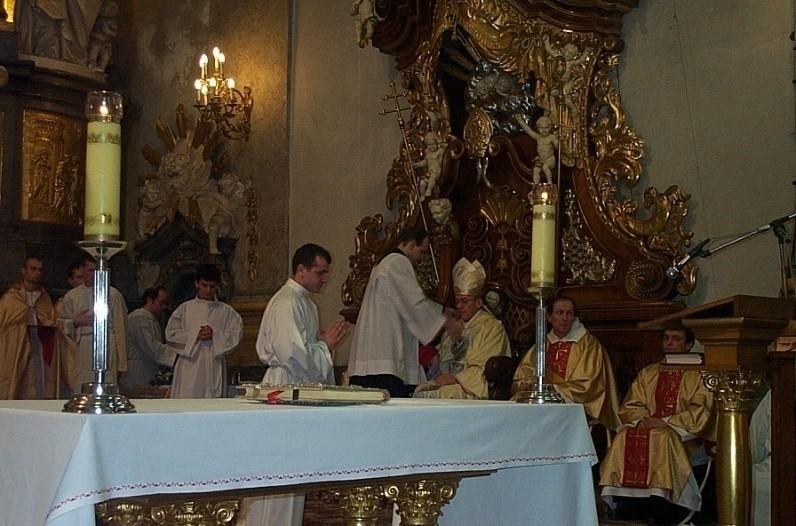 Liturgia słowa podchodzenie do ambony Lektor