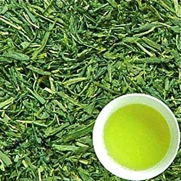 ) JAPONIA Genmaicha jest to zielona herbata zmieszana z palonymi ziarnami ryżu, z dodatkiem zielonej sproszkowanej herbaty Matcha.