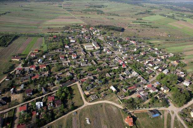 Podobnym typem zabudowy i użytkowaniem gruntów, co sołectwa z północnej części gminy, charakteryzuję się również jej zachodnia cześć (sołectwa Czepurka, Skowronów, Piasek).