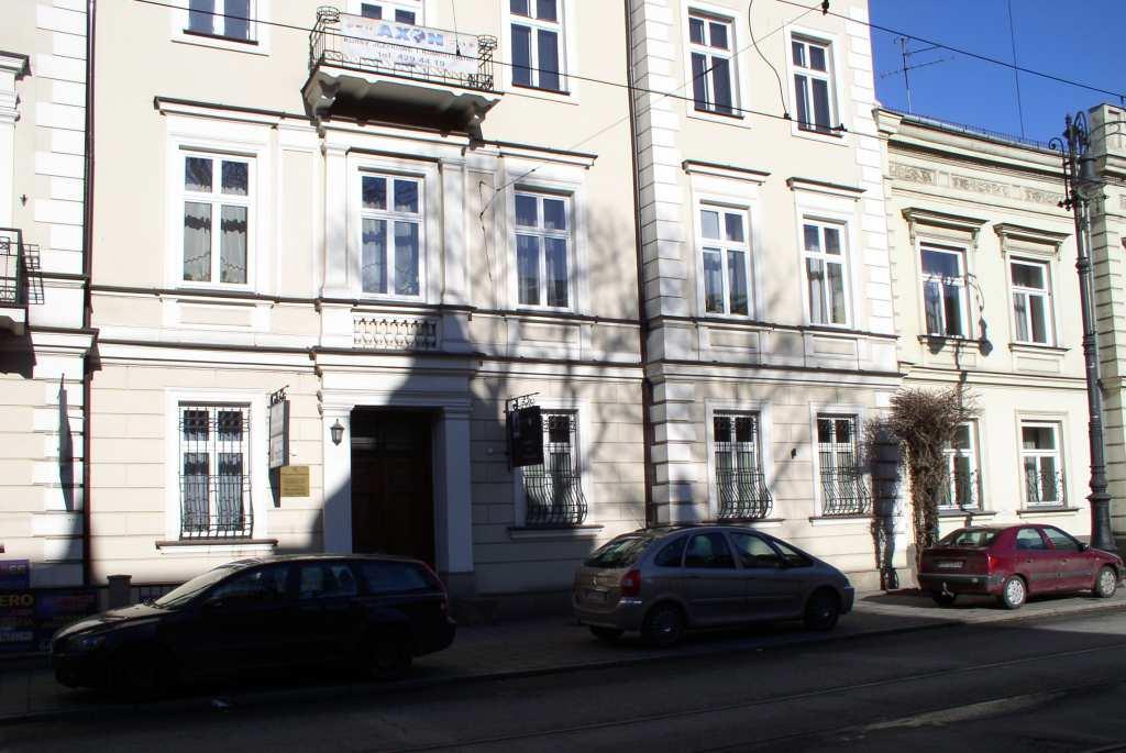 Kiedyś mieściło się tutaj prywatne liceum o.o. Pijarów. (25.07.2011) Fot. nr 17.