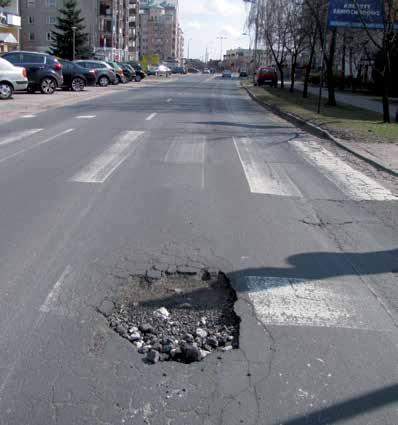 WNIOSKI WALNEGO ZGROMADZENIA Odp. Spółdzielnia na bieżąco zgłasza do UMiG Swarzędz potrzebę odśnieżenia, sprzątania lub naprawy wewnętrznych dróg osiedlowych. 7.