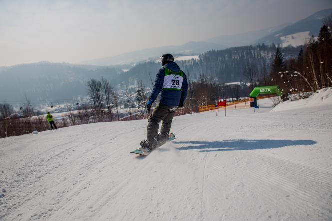 Taśmy do odgrodzenia trasy zawodów 600m. Numery startowe 300 szt.