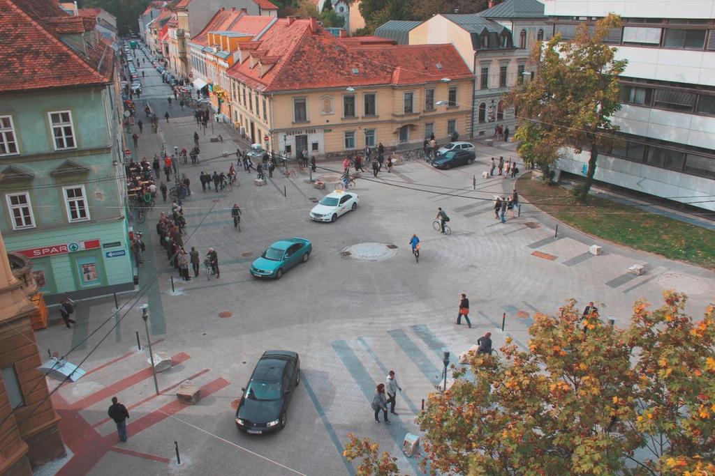 Promocja ruchu mieszanego na rondzie znajdują się