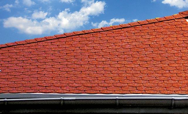 UWAGA: Uzyskana czarna, lśniąca powłoka z kauczuku może pozostać jako końcowe zabezpieczenie powierzchni dachu.