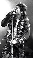 Michael Jackson Michael Jackson to amerykański muzyk, artysta estradowy, tancerz, aktor, kompozytor, autor tekstów i filantrop, którego kariera i życie osobiste stały się ważną częścią kultury