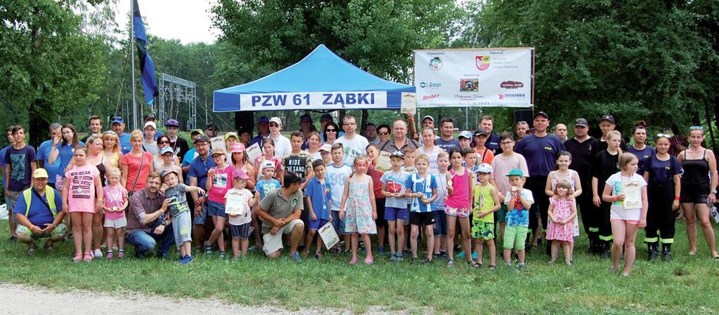 Następnie po wzmocnieniu się pysznymi produktami z grilla oraz ciastkami obejrzeli pokaz udzielania pierwszej pomocy w wykonaniu członków OSP w Ząbek.