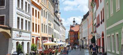 30 Ë SERWIS I OFERTY Informacja miejska i obsługa turystyczna: serwis informacji turystycznej rezerwacja noclegów w hotelach i pensjonatach klasyczne i tematyczne oprowadzania po mieście oraz pilotaż