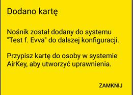 Ponownie przytrzymać nośnik w stanie fabrycznym przy komponencie zamykającym, aby zakończyć operację.