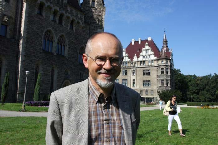 Piotr KIERACIŃSKI Forum Akademickie - Od 2011 roku redaktor naczelny miesięcznika dedykowanego szkolnictwu wyższemu i polskiej nauce - Jako redaktor działu informacji oraz redaktor naczelny