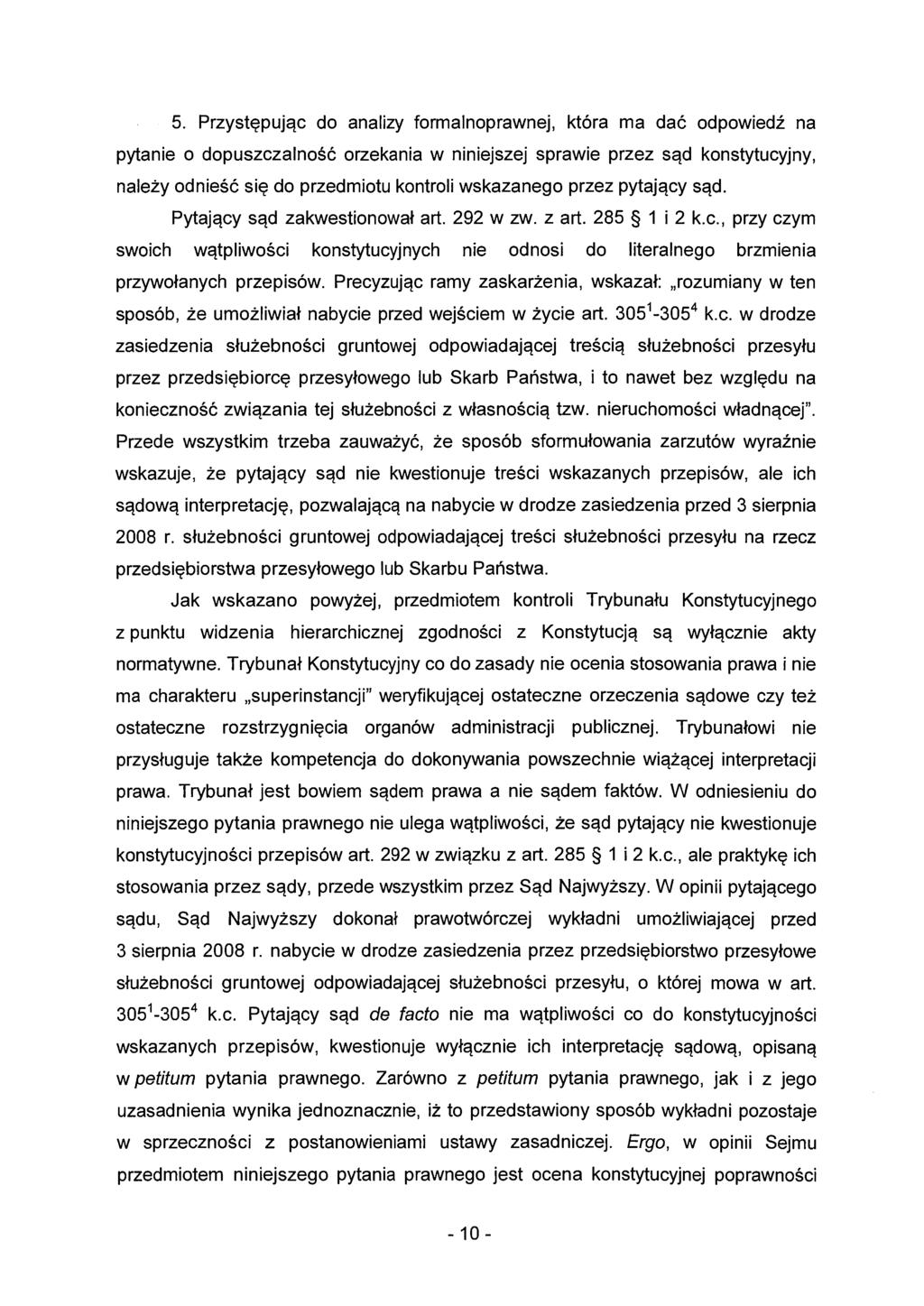 5. Przystępując do analizy formalnoprawnej, która ma dać odpowiedź na pytanie o dopuszczalność orzekania w niniejszej sprawie przez sąd konstytucyjny, należy odnieść się do przedmiotu kontroli