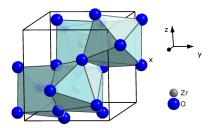 w konsekwencji powoduje ułożenie się jonów tlenu wokół jonu cyrkonu w dwa wzajemnie przenikające się tetraedry.