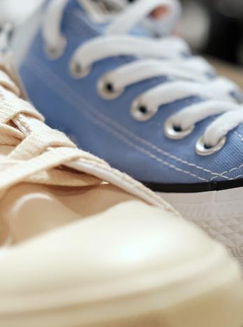 Rynek obuwia w Europie Rynek obuwia w Europie wartość przychodów (mln EUR) 2010 2011 2012 Buty skórzane 46 457 46 876 46 934 Buty sportowe 7 406 7 577 8 354 Buty tekstylne, sandały oraz pozostałe 26
