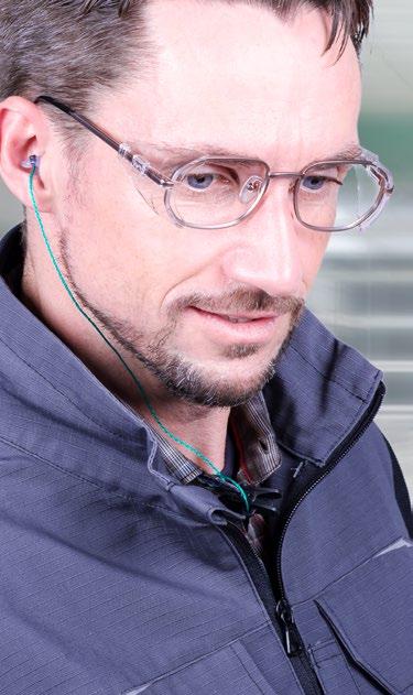 Metalowe okulary z zausznikami dają użytkownikowi możliwość jeszcze bardziej precyzyjnego dopasowania