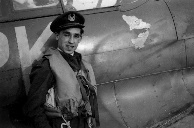 Franciszek Kornicki HISTORIA BYWA PRZEWROTNA Pilot legendarnego Dywizjonu 303, a później dowódca dywizjonów 308 i 317, we wrześniu tego roku zwyciężył w plebiscycie brytyjskiego Muzeum Królewskich