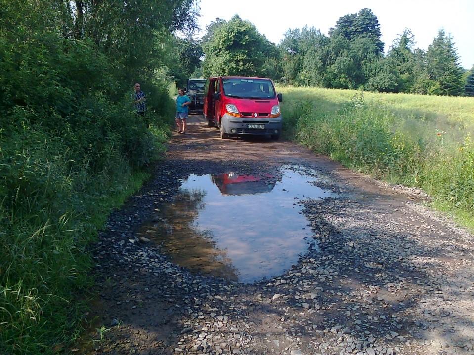 Obecnie do Urzędu Gminy Męcinka w odpowiedzi na zapytanie ofertowe opublikowane w