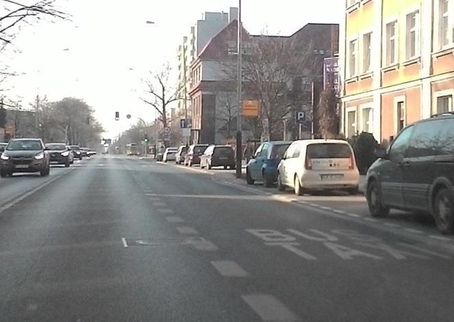 pasów ruchu dla pojazdów osobowych do jednego na kierunek - zdjęcie po lewej; buspas w ciągu