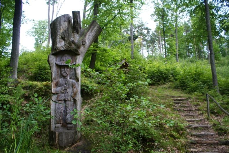 Bogactwem okolic Miastka są zarówno rozległe kompleksy leśne i jeziora, jak i liczne zabytki architektoniczne ukazujące historię tej ziemi.