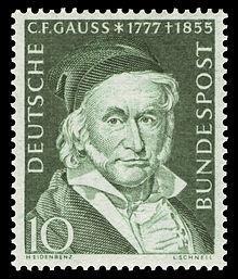 Pawo Gaussa Stumień ola wektooweo o natężeniu zechodzący zez owiezchnię S Dla owiezchni złożonej S S c i zamkniętej i lub
