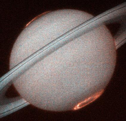 100-1000 razy słabsze niż na Jowiszu głównie H oprócz zorzy okołobiegunowych Voyager 1