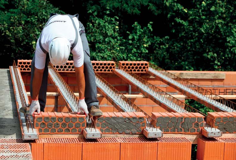 Rozwiązania ścienne Ceramiczne stropy Porotherm Stropy Porotherm Stropy gęstożebrowe Porotherm, na które składają się gotowe belki oraz pustaki stropowe z ceramiki poryzowanej są doskonałym