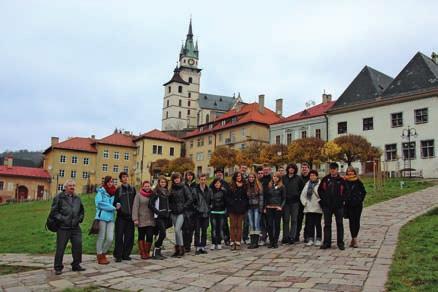 SLOVENSKO Stopami perál stredného Slovenska autor MARIÁN SMONDEK Na kremnickom námestí Zájazdy nepochybne patria k zaujímavým doplnkom vyučovania.