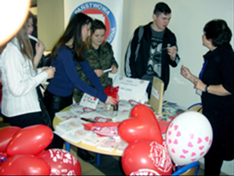 informacyjno-edukacyjną pod hasłem Bezpieczne Walentynki 2016