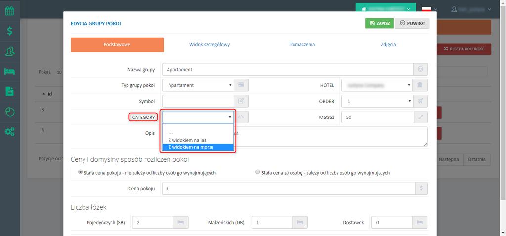 Grupę pokoi do danej (jednej) kategorii należy przypisać w oknie edycji grupy Pokoje >> Pokoje, zakładka Grupy pokoi >> Edytuj >> zakładka Podstawowe >> parametr CATEGORY.