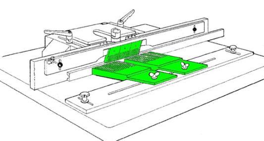Maszyny do obróbki drewna Frezarka dolnowrzecionowa pionowa ważniejsze aspekty - przy frezowaniu prostoliniowym urządzenia dociskowe i przeciwodrzutowe (grzebienie, sprężyny