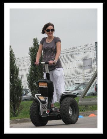 Segway Jazda tym pojazdem daje dużo frajdy i radości.