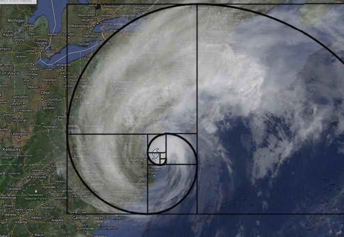 Huragany powstają w złotej spirali. Na zdjęciu poniżej możemy zobaczyć huragan Irene, który w 2011 roku uderzył m.in. w Nowy Jork.