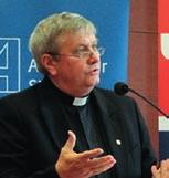 Za wybitne zasługi w pielęgnowaniu pamięci o najnowszej historii Polski oraz za działalność kombatancką i społeczną został odznaczony Krzyżem Oficerskim Orderu Odrodzenia Polski. Ks.